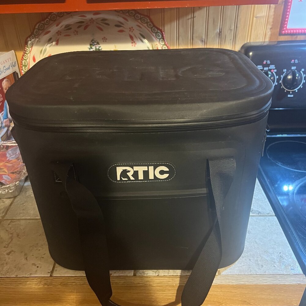 RTIC 30 can cooler